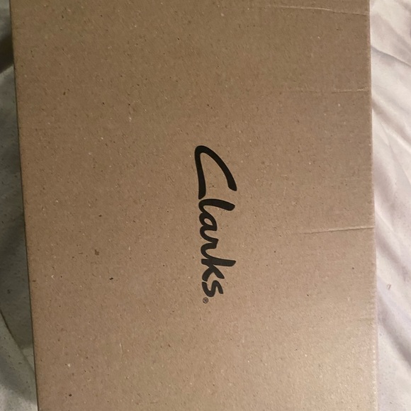 New never worn Clark’s comfortable small heel and zip sided - Picture 3 of 8